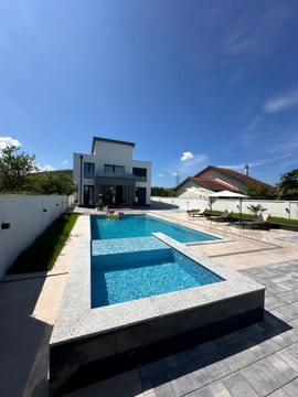 Photo 2 for Villa H