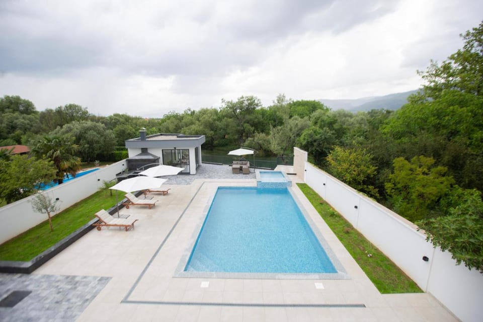 Villa H