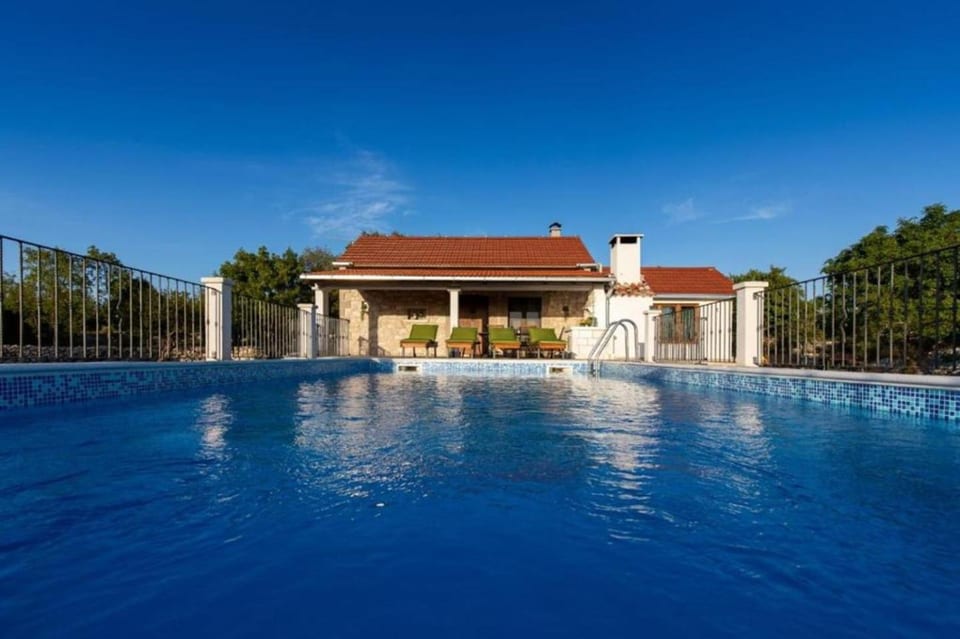 Villa Menalo