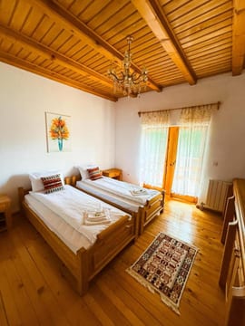 Photo 3 for Heritage Home Ustikolina