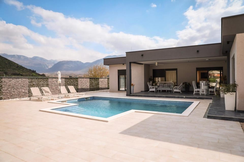 Villa TORO Velvet
