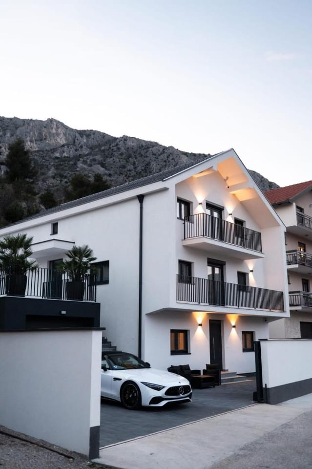Modern Villa Mia Mostar near Old Bridge & Pool