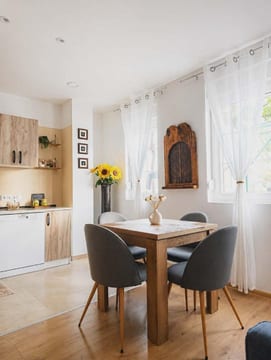 Photo 4 for Little Vine House
