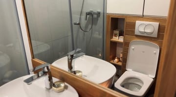 Fotografija 2 za Waterfall Glamping Cabin