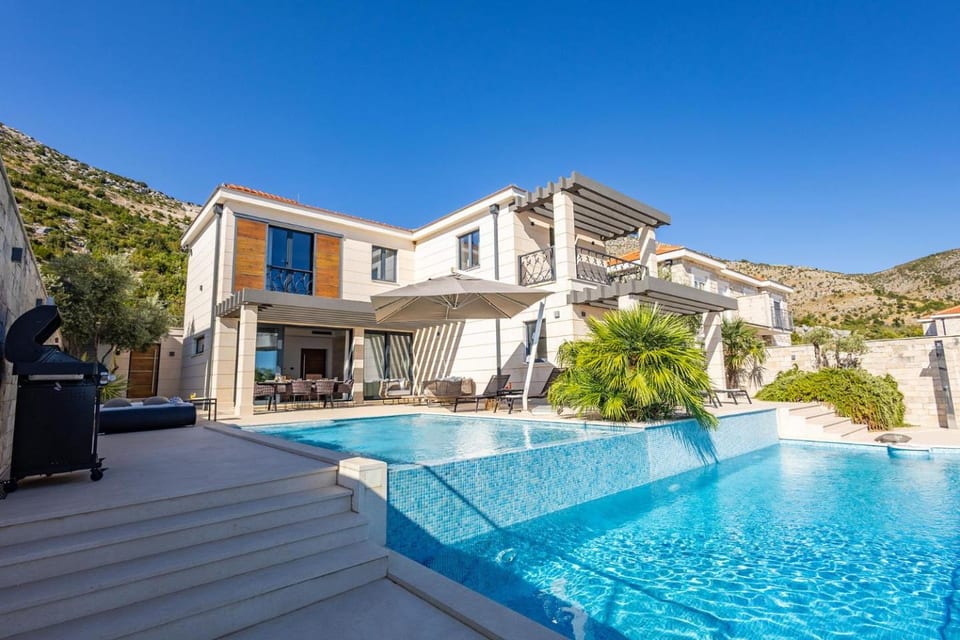 Luxury Villa Anna with private pool & Jet pool near Dubrovnik