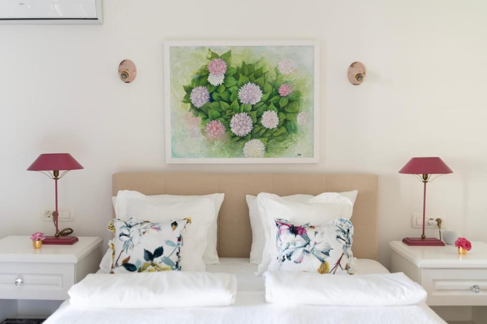 Nomad Rooms