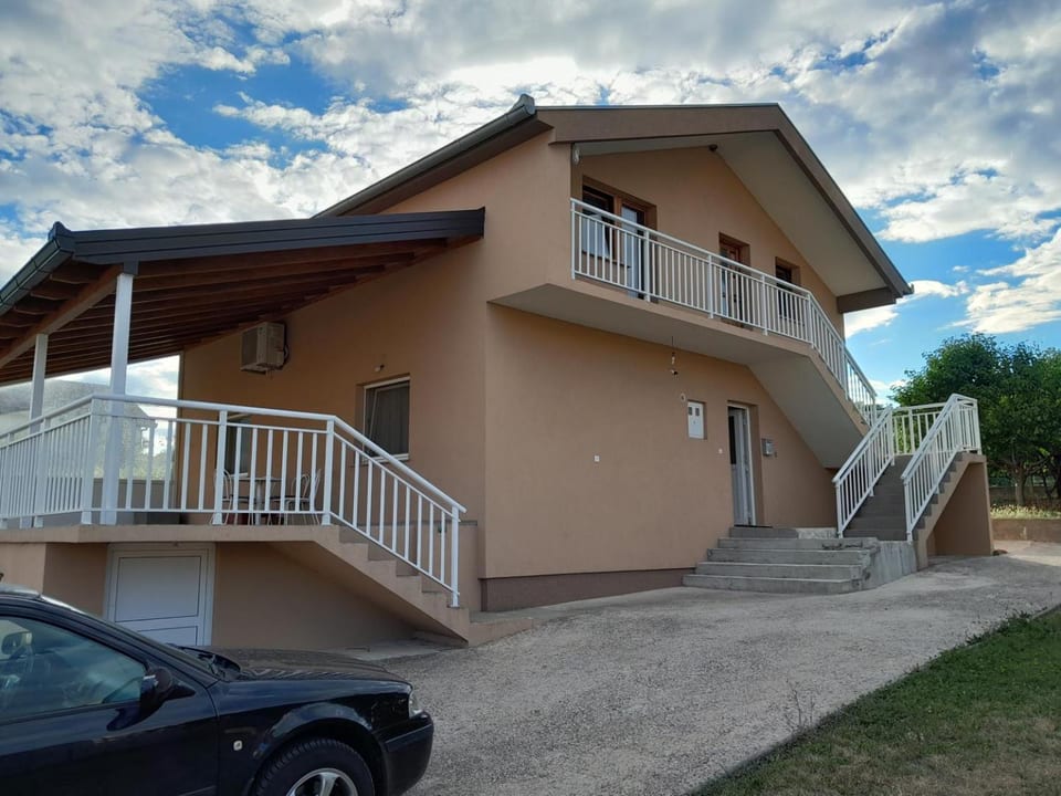 MARIA'S HOUSE